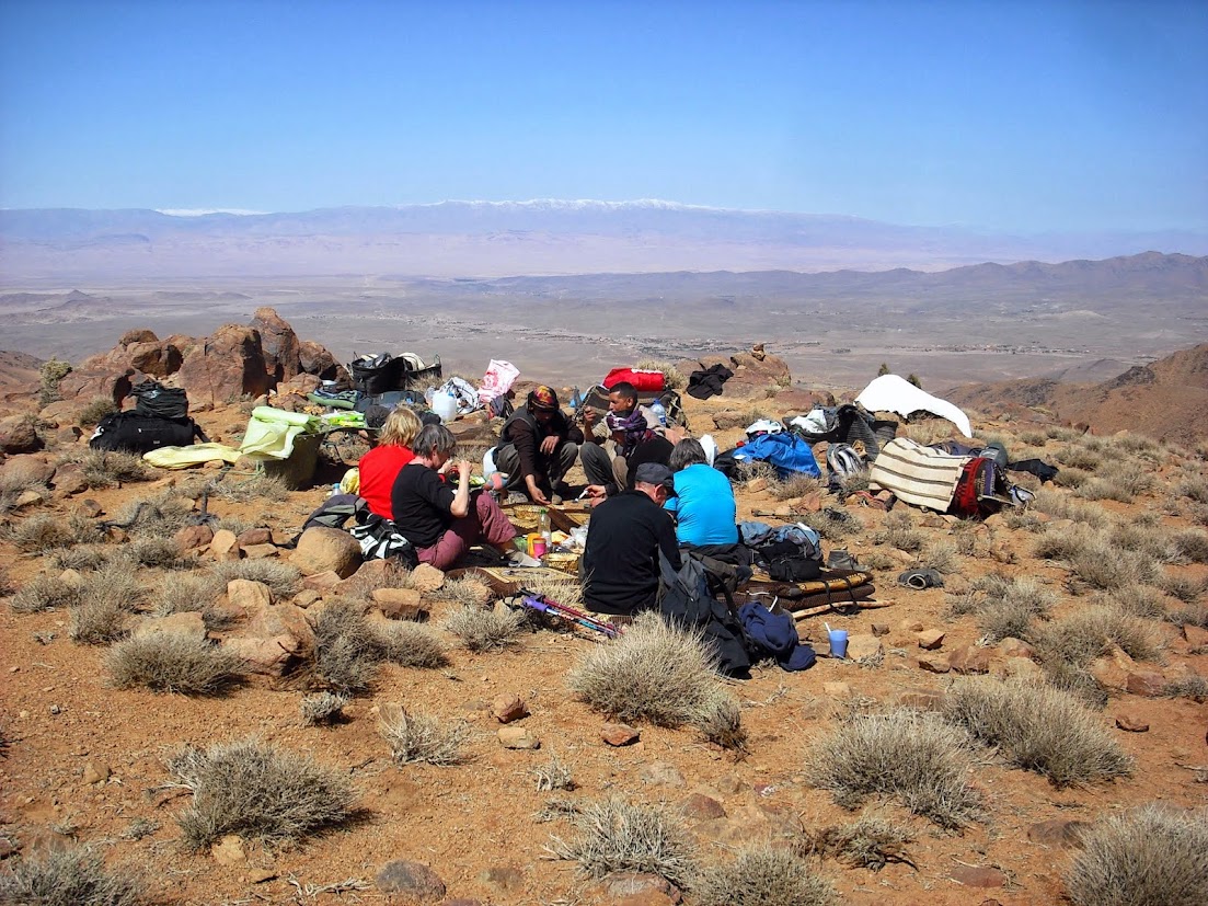 lunchpauze in het Saghro gebergte